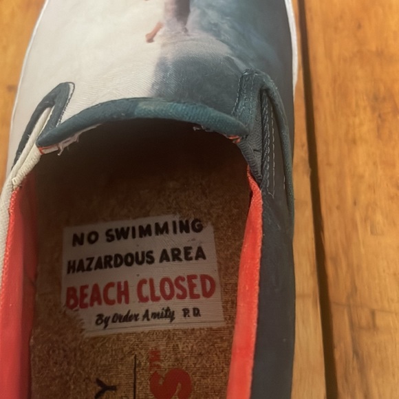 SPERRY, MENS SIZE 9, SLIP ON CANVAS, JAWS THEME SHOE - Picture 3 of 16